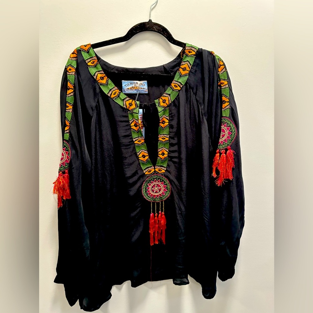 Tienda Ho beautiful blouse new with tags never worn